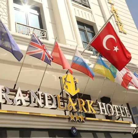 Grand Lark Otel *