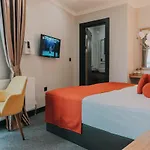 Grand Lark Szálloda *