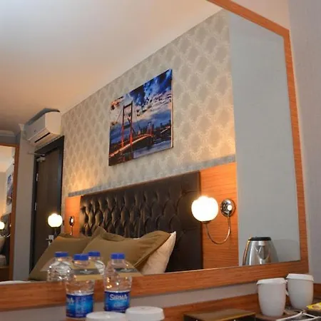 Grand Lark Hotel *
