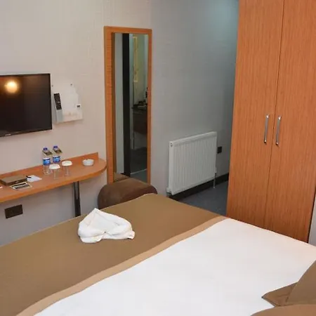Grand Lark Hotel